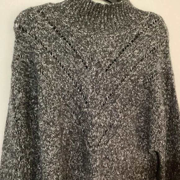 Line The Label Mock Neck Sweater NEW Medium - Picture 2 of 8